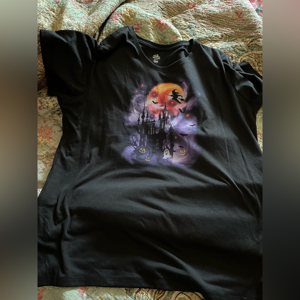 woman’s halloween tee